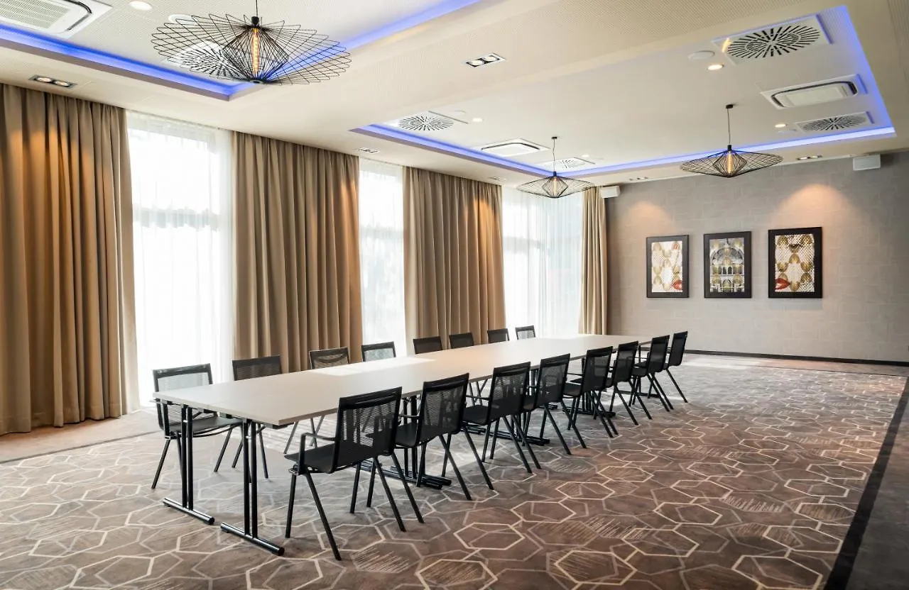 Leonardo Royal Hotel Cologne Bonn Airport 4*,